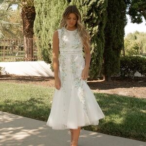 Bela Embroider Details Midi Dress